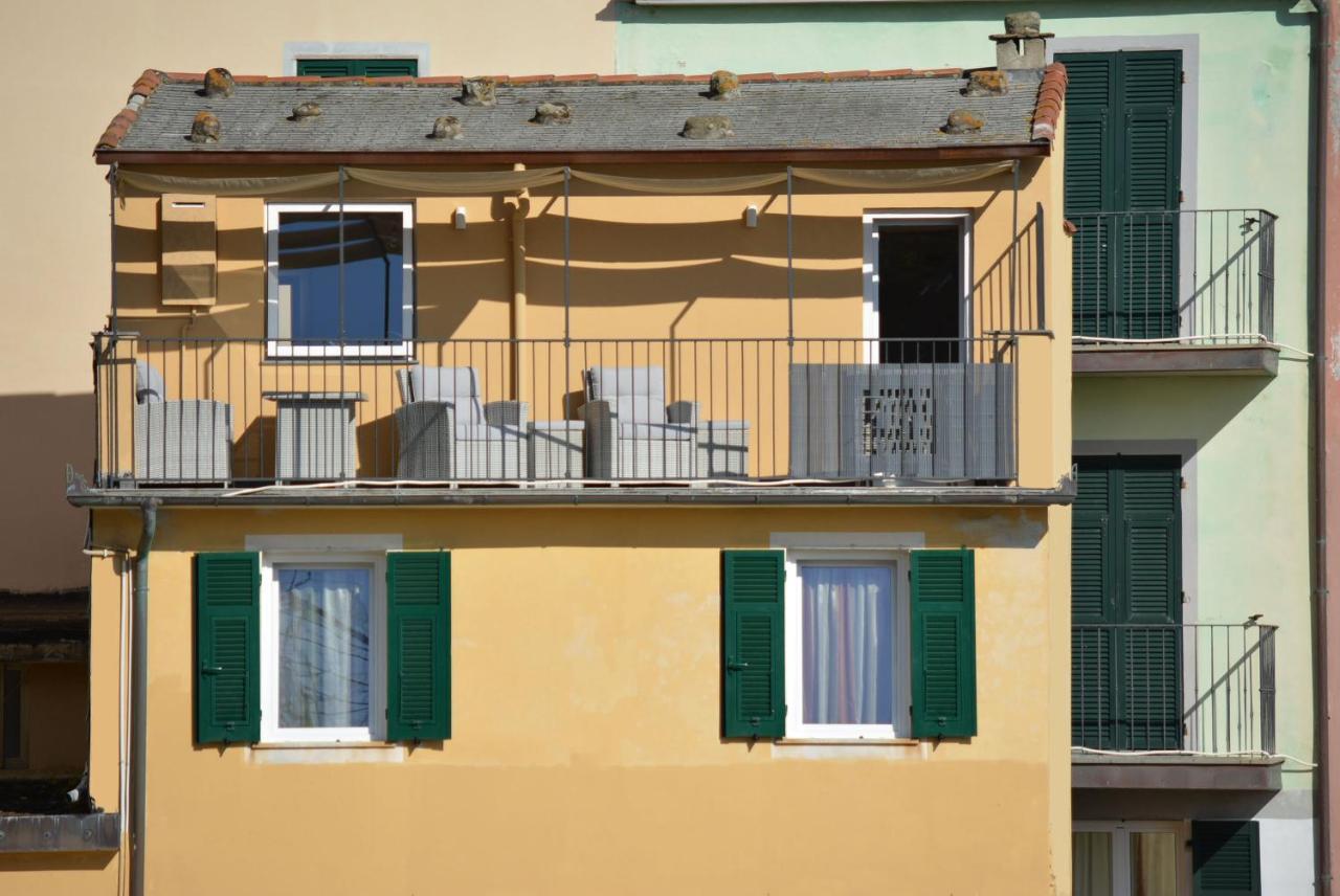 L' Attico Giallo Oro Di Giulia มานารอลา ภายนอก รูปภาพ