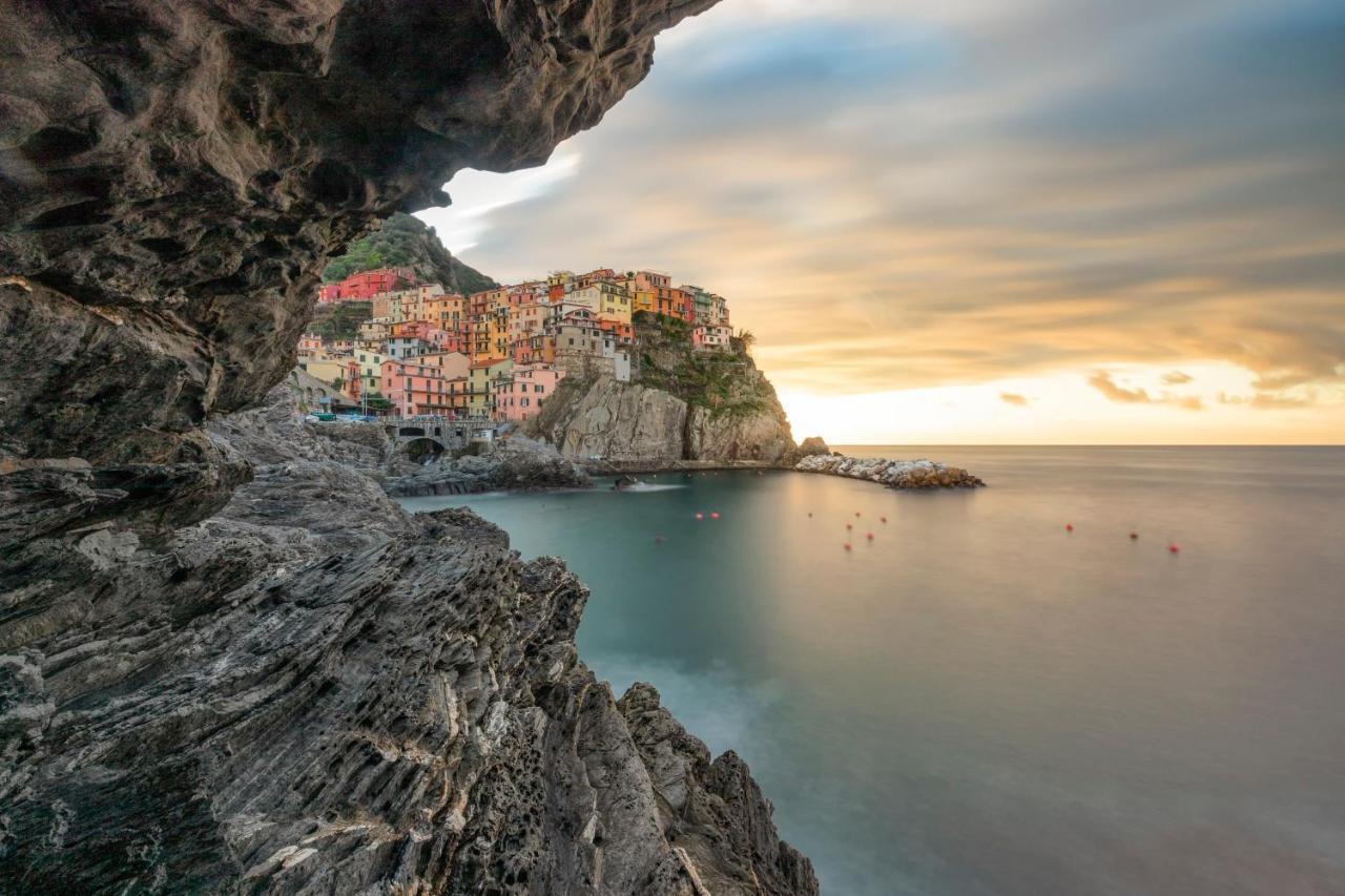 L' Attico Giallo Oro Di Giulia มานารอลา ภายนอก รูปภาพ